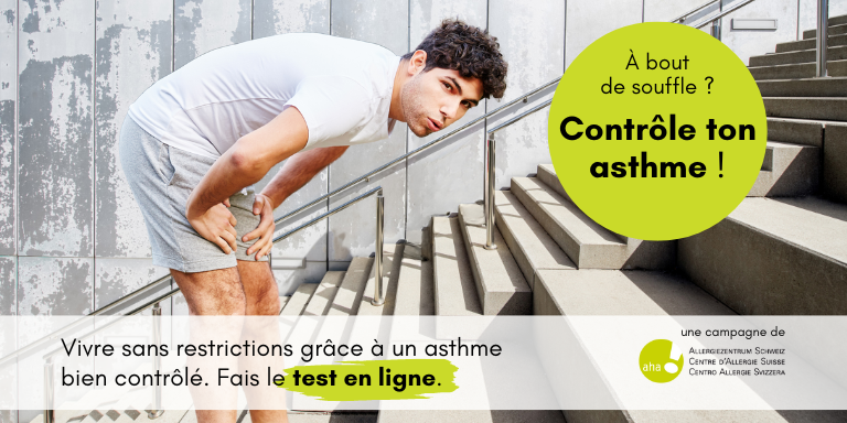 Sujet de la campagne contre l'asthme 2024: un jeune homme essoufflé se tient sur un escalier.